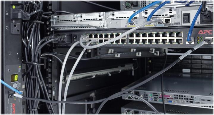 Actual product image APC NetShelter Cable Management Bar AR8442