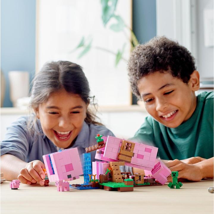 Actual product image LEGO The Pig House (21170, LEGO Minecraft)