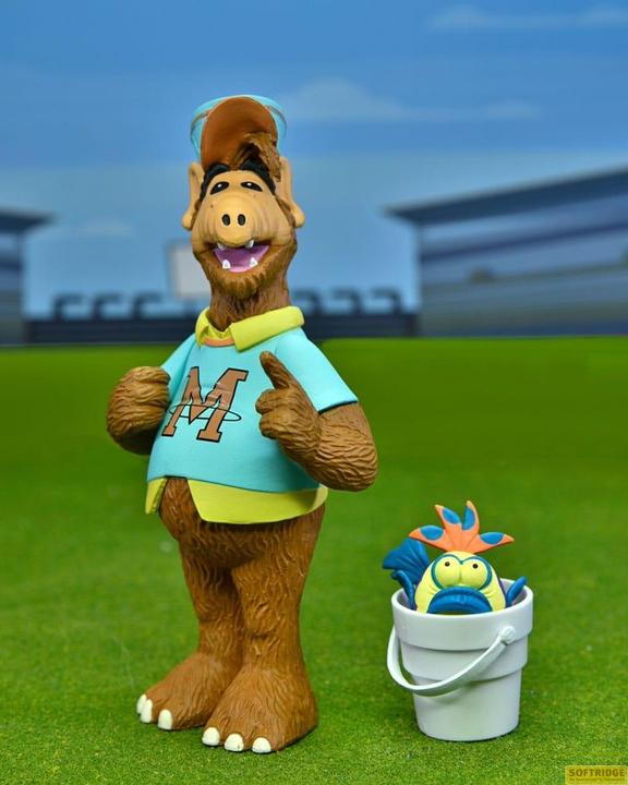 Actual product image Neca Alf figurine Toony Classic Baseball Alf 15 cm