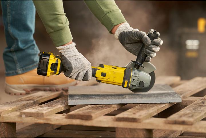Actual product image Stanley angle grinder 125mm 18V V20 2x4,0Ah SFMCG400M2K (125 mm)