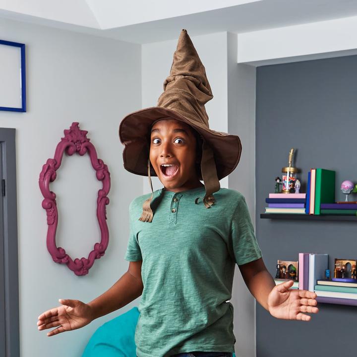 Immagine prodotto Spin Master Cappello Parlante con 15 frasi per gioco creativo di Harry Potter