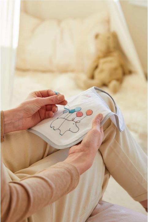 Image du produit DMC Gift of Stitch Kit de broderie Bavoir Hippo
