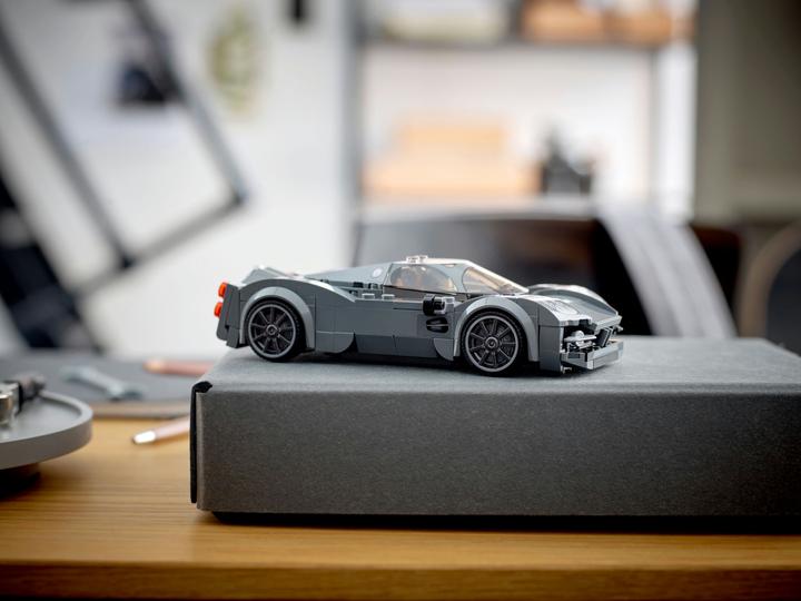 Actual product image LEGO Pagani Utopia (76915, LEGO Speed Champions)