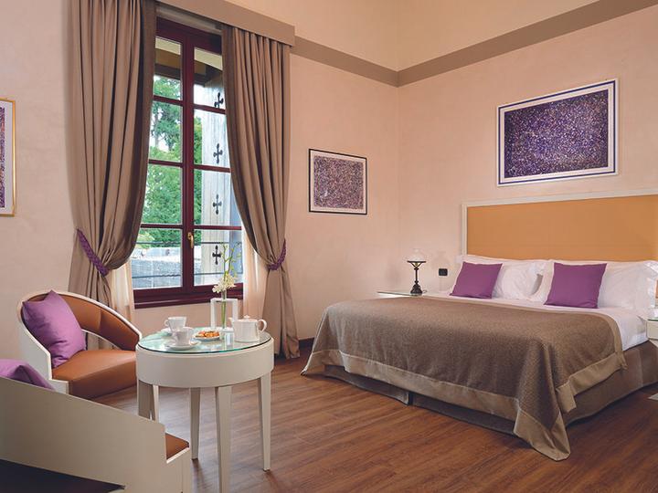 Actual product image Smartbox Séjour romantique de 3 nuits avec vin pétillant en hôtel 5* près du Lac Majeur (2 pers.)