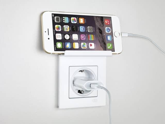 Actual product image Gunsan Eqona Pratic flush-mounted socket outlet white with mobile holder