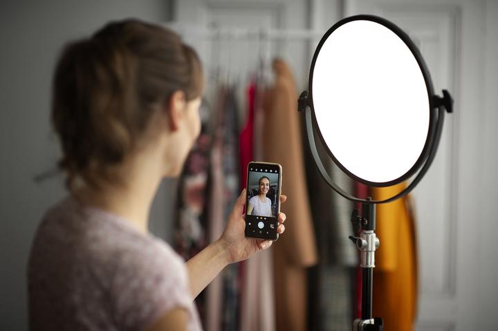 Actual product image Newell Air Artha (Studio light)