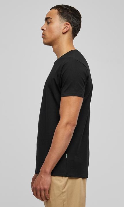 Actual product image Urban Classics Organic Fitted Strech Tee - 16479 (L)