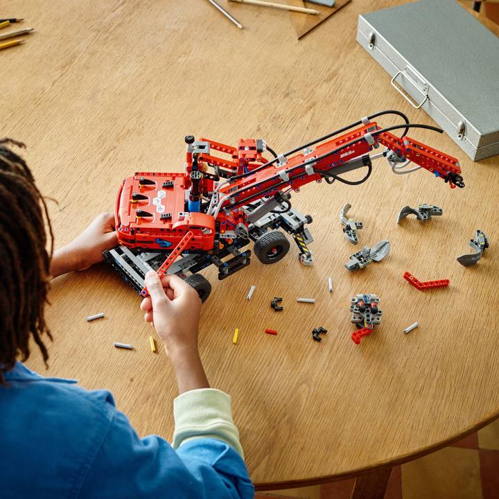 Image du produit LEGO La grue de manutention (42144, LEGO Technic)