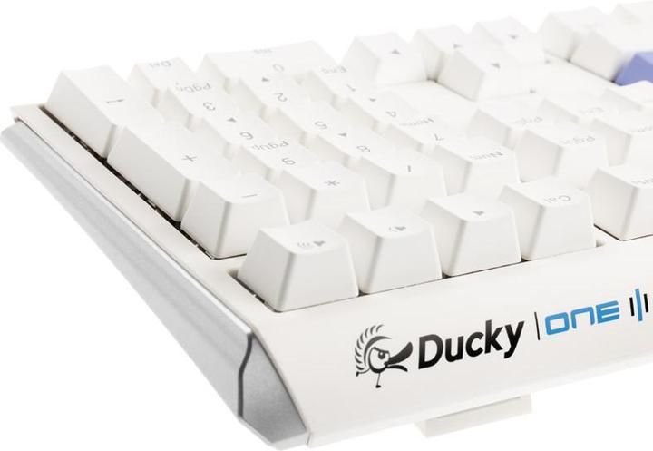 Produktbild Ducky One 3 Classic Pure White Gaming Tastatur, RGB LED - MX-Red (US) (US, Kabelgebunden)