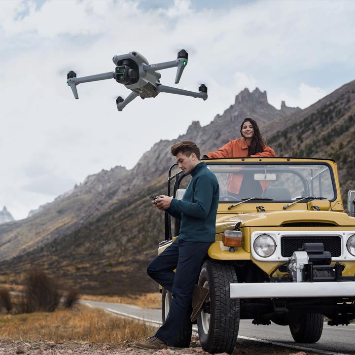 Produktbild DJI Air 3 Fly More Combo (RC-N2) (46 min, 720 g, 48 Mpx)