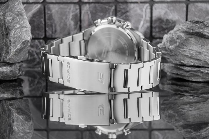 Produktbild Casio EFS-S630D-1AVUEF (Chronograph, 44 mm)