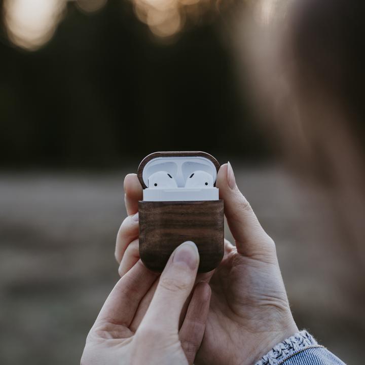 Immagine prodotto Oakywood Custodia per AirPods - Custodia in legno per cuffie AirPods - Noce / AirPods 1/2 - Legno di quercia (Borsa per cuffie)