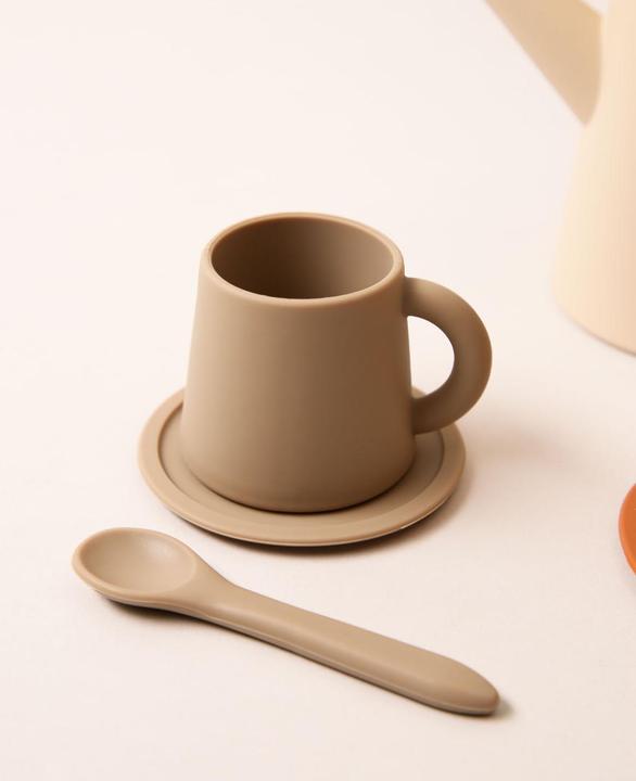 Immagine prodotto Esmée Set da tè per bambini in silicone color terra di Siena/beige, con tazze, bollitore e zuccheriera