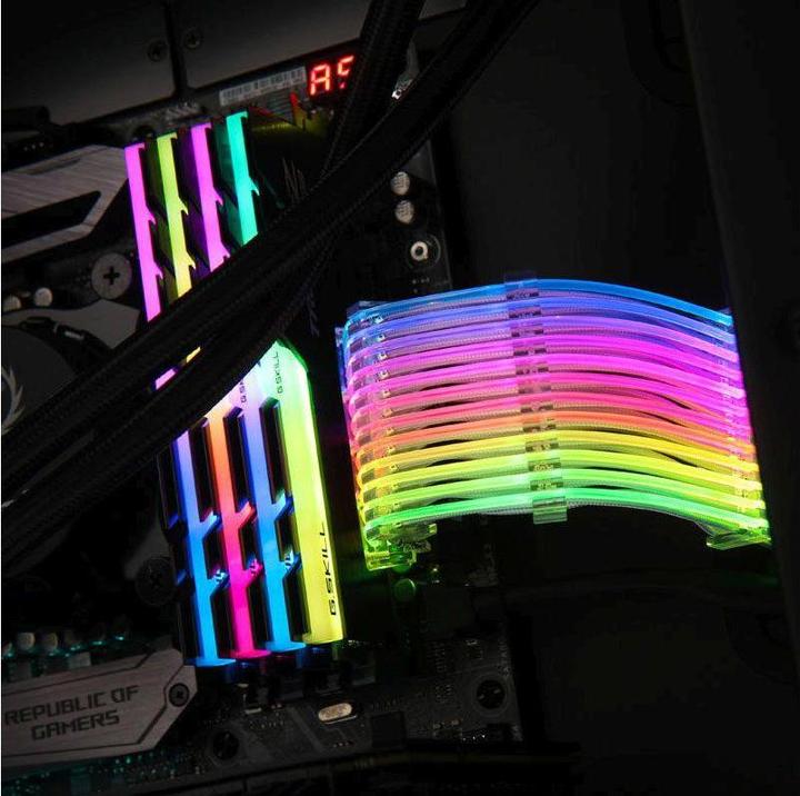 Actual product image Lian-Li Strimer 24-pin RGB motherboard cable (RGB)