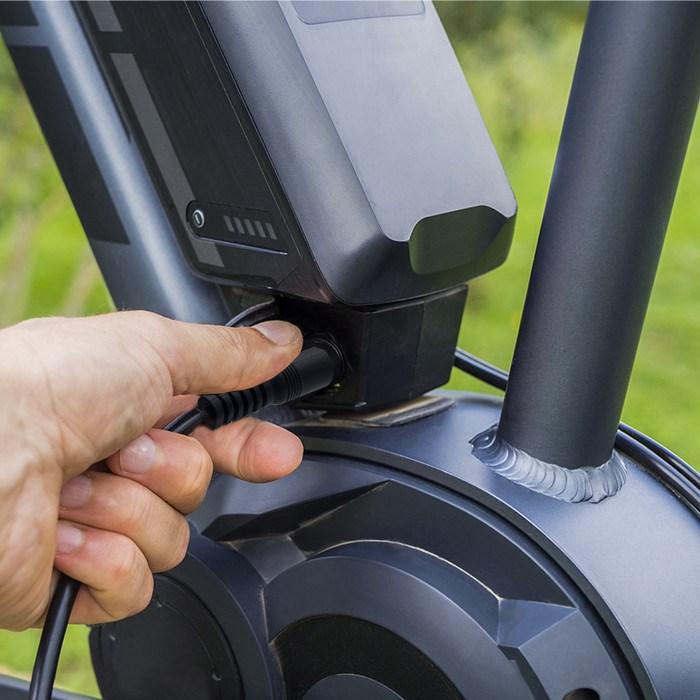 Produktbild Qoltec Ładowarka do baterii roweru elektrycznego 36V | 42V | 2A | 5.5*2.1 (E-Bike Ladegerät)