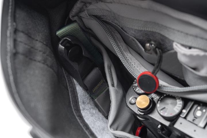 Actual product image Peak Design Field Pouch v2 (Camera shoulder bag, Camera hip bag, 3 l)