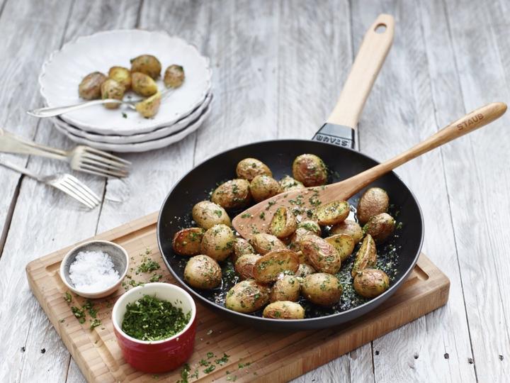 Produktbild Staub Bratpfanne mit Holzgriff, 26 cm (26 cm, Bratpfanne, Gusseisen)