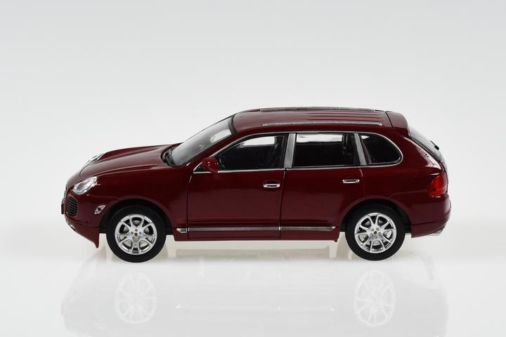 Actual product image Welly Porsche Cayenne Turbo