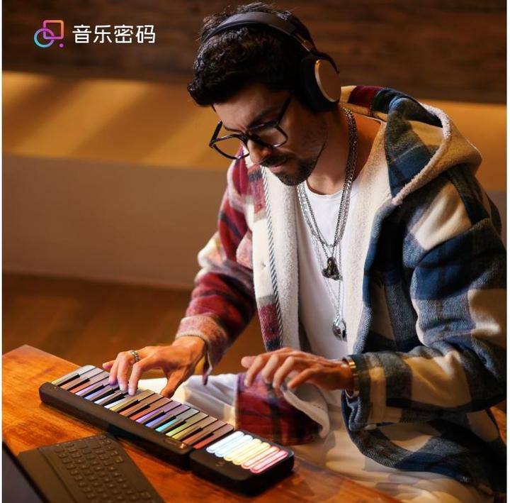 Immagine prodotto Popu Music PopuPiano 1 Smart Portable Piano - PopuPiano luminoso con PopuBag (29 Chiavi)