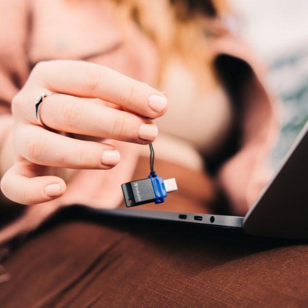 Produktbild Verbatim Store ‘n’ Go Dual (32 GB, USB 3.0, USB-A, USB-C)