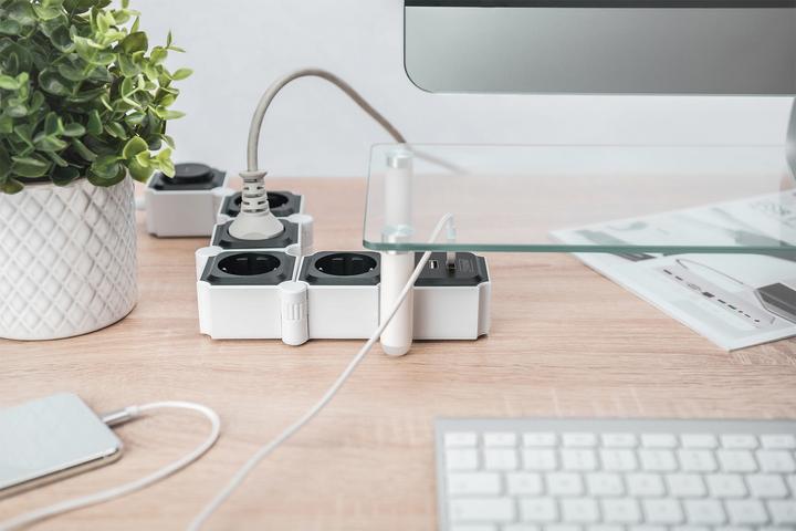 Produktbild Digitus Flexible 4-fach Steckdosenleiste mit 2 USB-Anschlüssen & Schalter (4 x, CEE 7/3, 1.60 m)