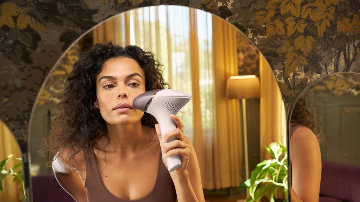 Produktbild Philips Lumea IPL 9900 Series BRI951/00 IPL Haarentfernungsgerät mit SenseIQ