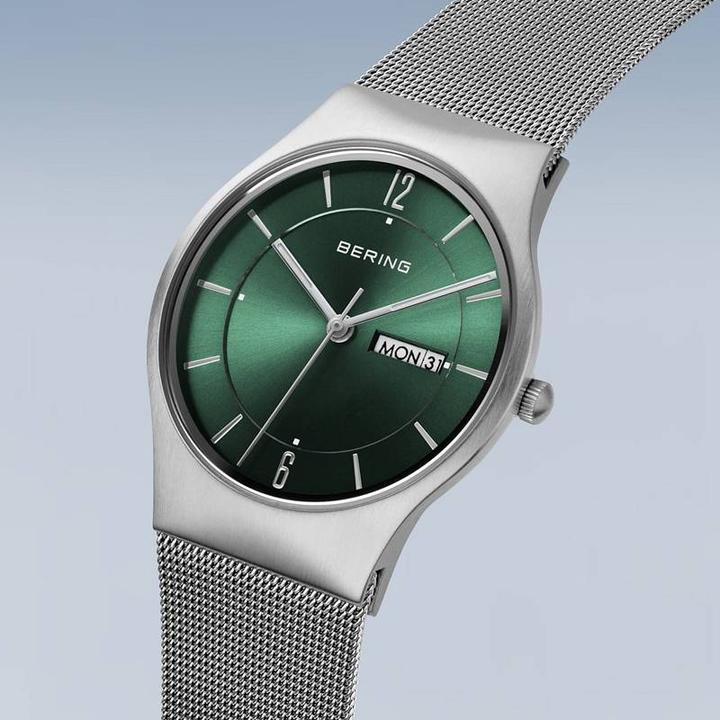 Actual product image Bering Classic (Analogue wristwatch, 40 mm)