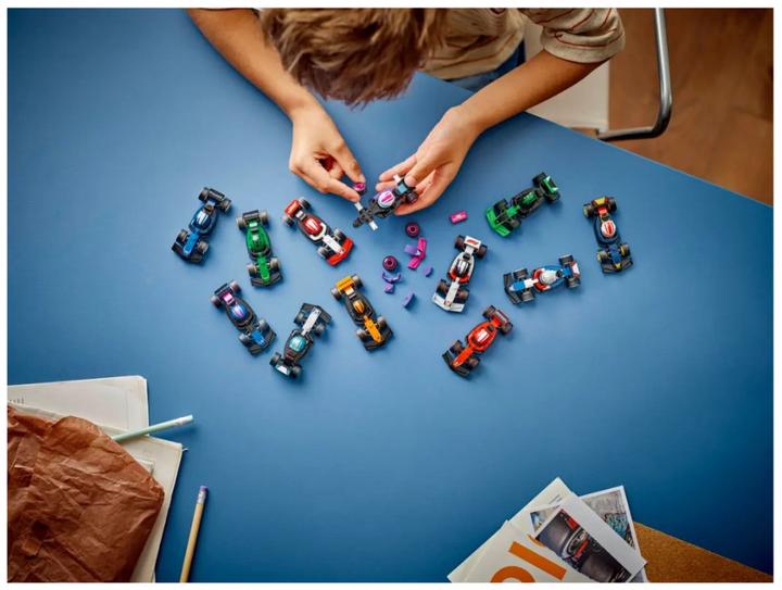 Actual product image LEGO F1 racing cars to collect (Assorted) (71049, LEGO DC)