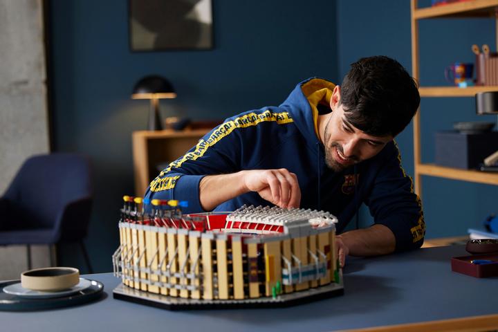 Produktbild LEGO ICONS CAMP NOU - FC BARCELONA 10284 (10284, LEGO Creator Expert, LEGO Seltene Sets)