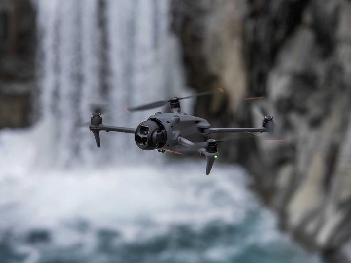 Immagine prodotto DJI Mavic 4 Pro 512GB Creator Combo (DJI RC Pro 2) (51 min, 1063 g, 100 Mpx)