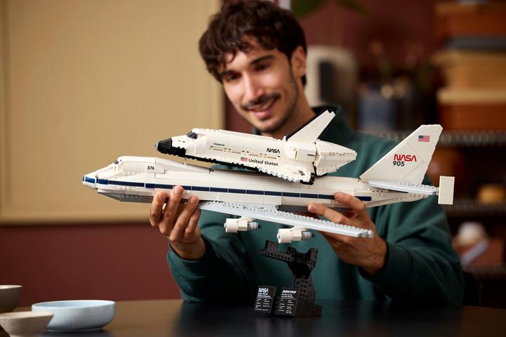 Actual product image LEGO 10360 Spaceshuttle-Transport-Jumbo