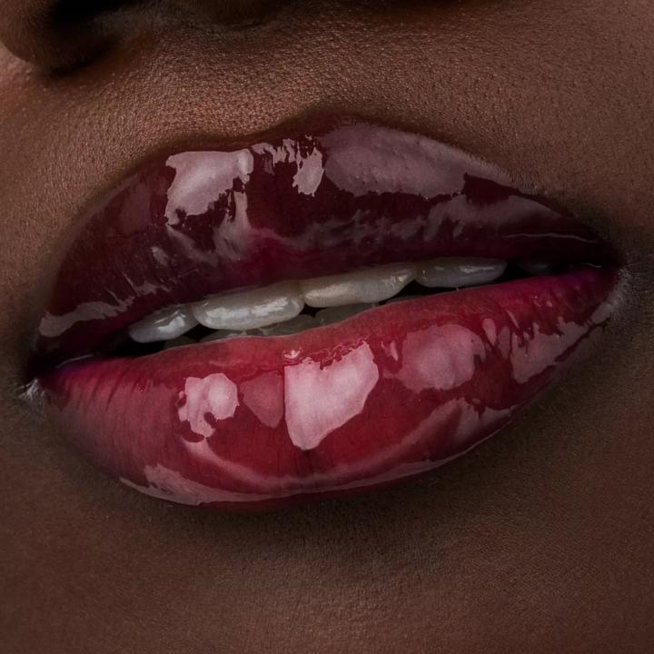 Actual product image Catrice Glossin Glow Tinted Lip Oil Drama Mama (020 Drama Mum)