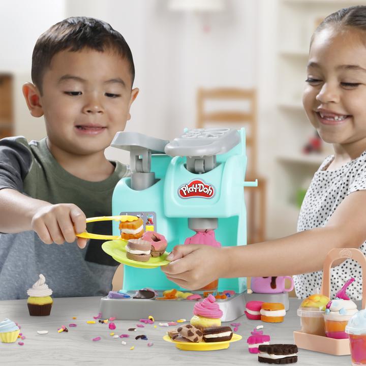 Productafbeelding Play-Doh Kitchen Creations Kneedplezier Café, Café speelset met 20 accessoires en 8 blikken