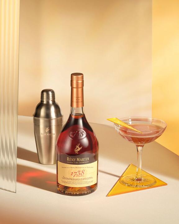 Immagine prodotto Rémy Martin 1738 ACCORD ROYAL Cognac Fine Champagne 40% Vol. 0,7l in confezione regalo con shaker (1 x 70 cl)