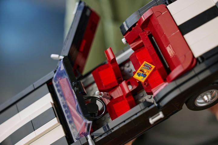 Image du produit LEGO Chevrolet Camaro Z28 (10304, LEGO difficiles à trouver)