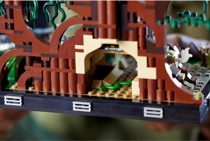 Actual product image LEGO Jedi Training on Dagobah - Diorama (75330, LEGO Star Wars)