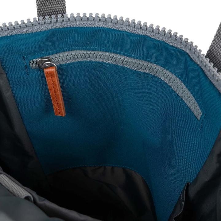 Produktbild Roka London Finchley A Sapphire Large Recycled Canvas (20 l)
