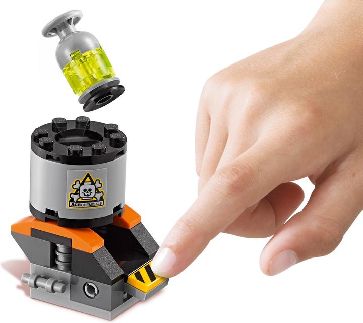 Actual product image LEGO Batman Movie The Bane Poison Truck (70914, LEGO DC)