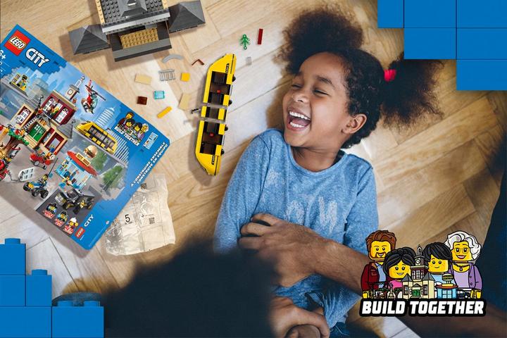 Image du produit LEGO Place de la ville (60271, LEGO City)