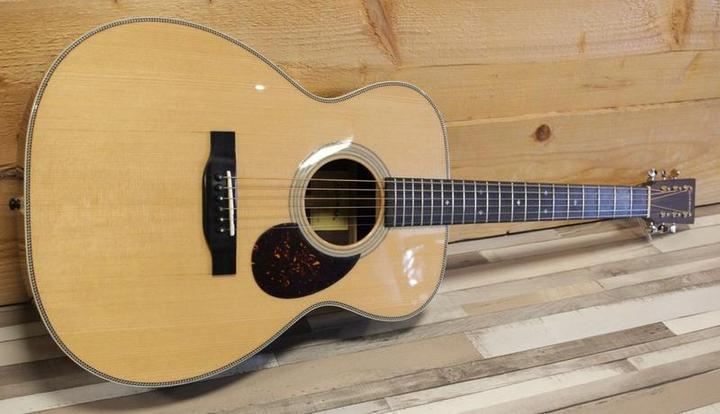Eastman Guitars Eastman E8OM-TC (E-Gitarre, Fichte, Rosenholz, Mahagoni, Stahl)