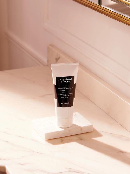 Produktbild Sisley Soin Lavant Revitalisant Nourrissant (500 ml, Flüssiges Shampoo)