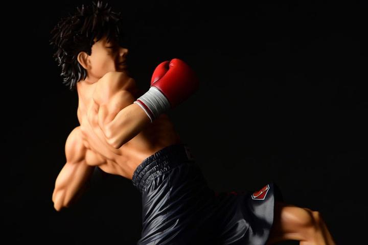 Actual product image Orca Hajime no Ippo statuette PVC 1/6 Takeshi Sendou Finish Blow Ver. Damage 29 cm