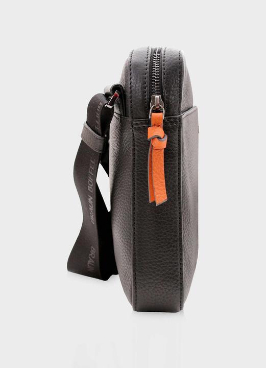 Actual product image Braun Büffel Shoulder bags