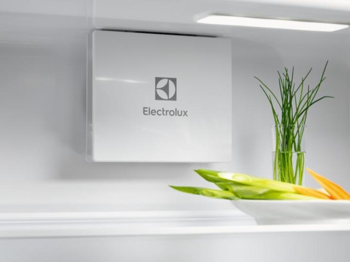 Actual product image Electrolux Chłodziarko-zamrażarka LNG7TE18S (256 l)