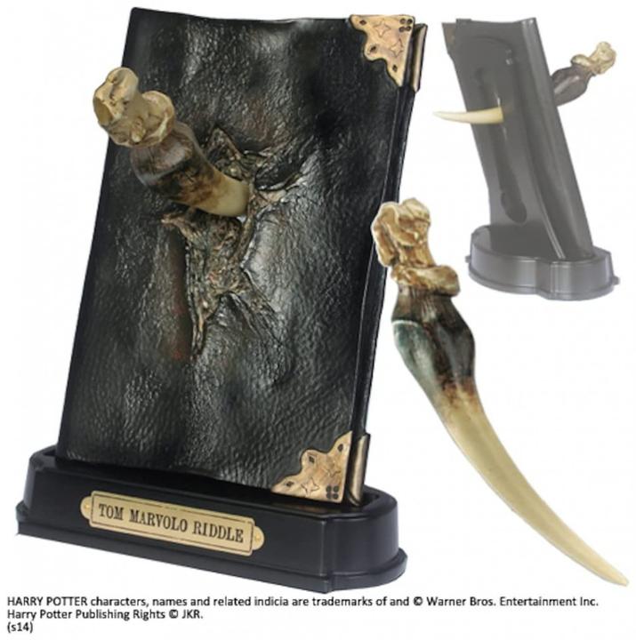 Actual product image Noble Collection Harry Potter: 1/1 Tom Riddle's diary with basilisk rice tooth