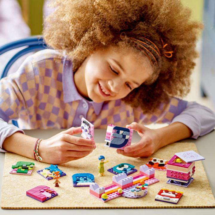 Actual product image LEGO Everything is upside down 2 mood cubes (43248, LEGO Disney)