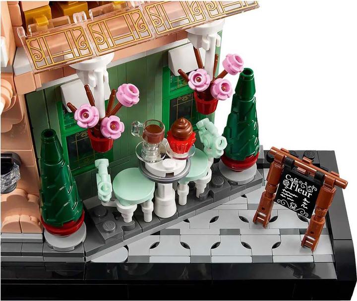 Actual product image LEGO French Café (10362, LEGO Icons)