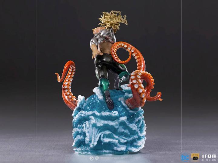 Actual product image Iron Studios DC Comics statuette 1/10 Deluxe Art Scale Aquaman 26 cm