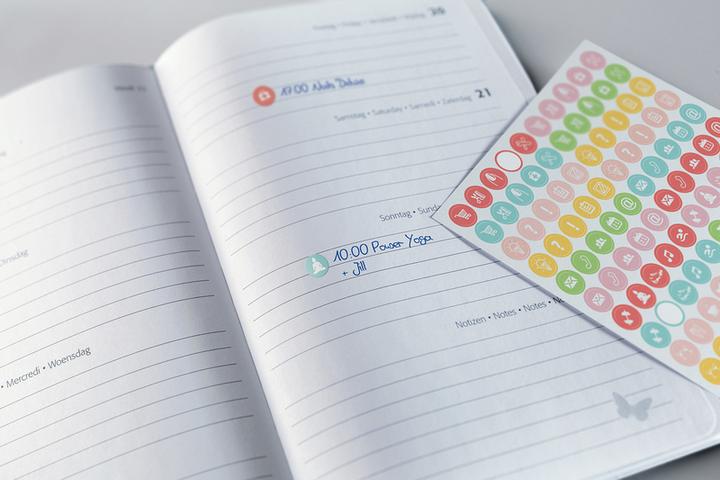 Immagine prodotto Jolie Agenda Flair 2025 J5100 1W/2S blu indaco ML A6 (A6, Tedesco, Inglese, Olandese, Francese)