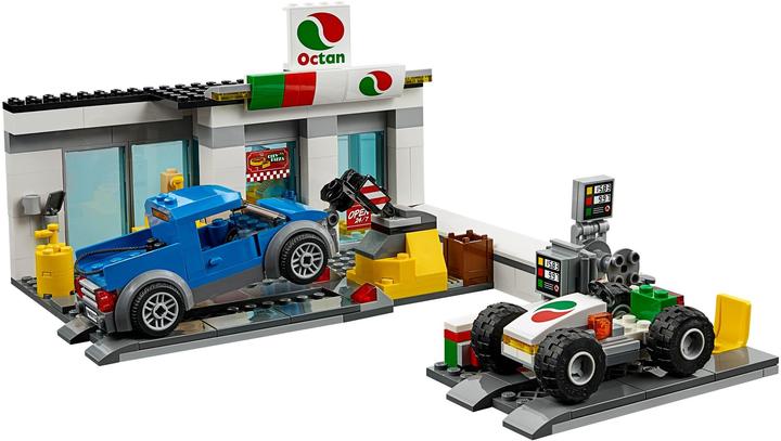 Actual product image LEGO City petrol station (60132, LEGO City)
